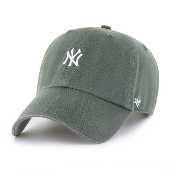 Pictured is this MLB New York Yankees Base Runner '47 CLEAN UP cap in dark green. 1