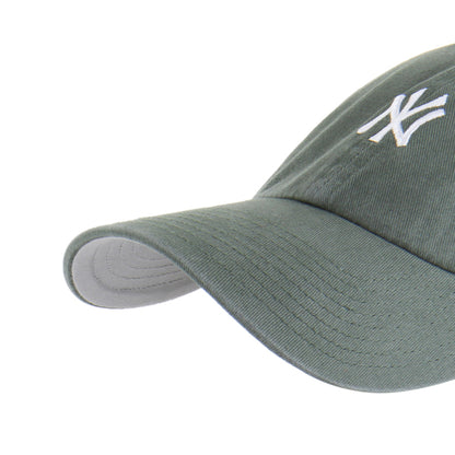 Pictured is this MLB New York Yankees Base Runner '47 CLEAN UP cap in dark green. 3