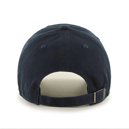 Pictured is this MLB New York Yankees Mini Logo Base Runner '47 CLEAN UP cap in navy. 2