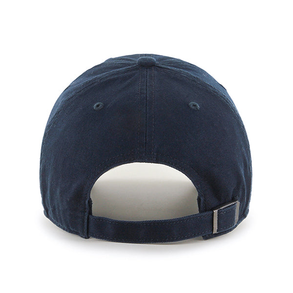 Pictured is this MLB New York Yankees Mini Logo Base Runner ’47 CLEAN UP cap in navy. 2