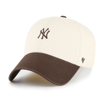 Pictured is this MLB New York Yankees Base Runner '47 CLEAN UP cap in natural and brown. 1
