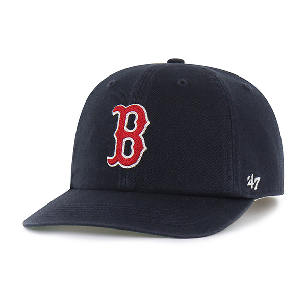 Pictured is this MLB Chain Side Stitch Boston Red Sox ’47 CLEAN UP Flat Brim cap in navy. 2
