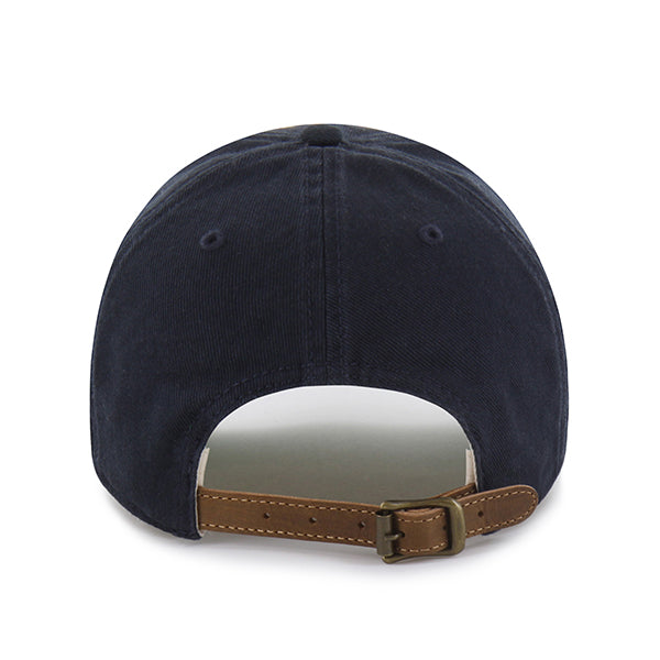 Pictured is this MLB Chain Side Stitch Boston Red Sox ’47 CLEAN UP Pinch Front cap in navy. 3