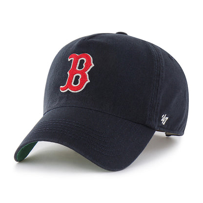 Pictured is this MLB Chain Side Stitch Boston Red Sox ’47 CLEAN UP Pinch Front cap in navy. 2