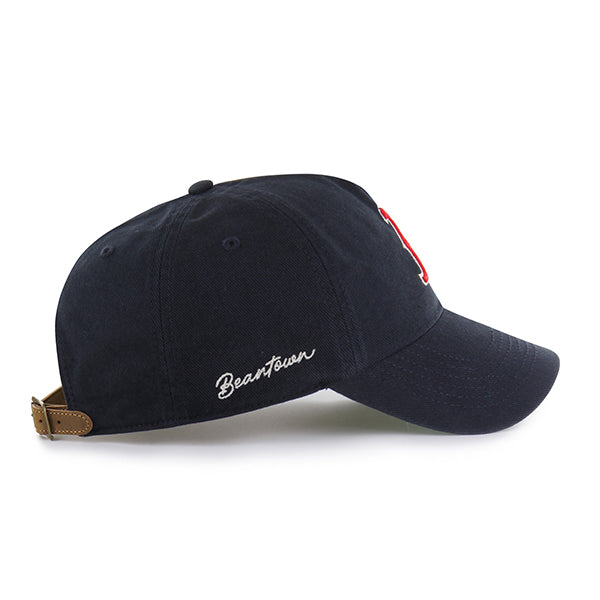 Pictured is this MLB Chain Side Stitch Boston Red Sox ’47 CLEAN UP Pinch Front cap in navy. 4
