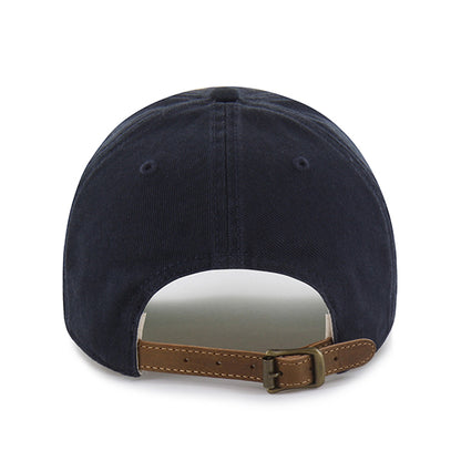 Pictured is this MLB Chain Side Stitch New York Yankees ’47 CLEAN UP Pinch Front cap in navy. 3