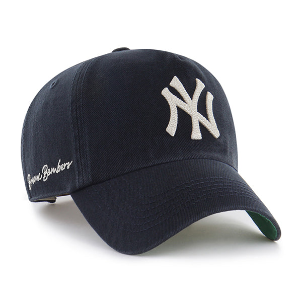 Pictured is this MLB Chain Side Stitch New York Yankees ’47 CLEAN UP Pinch Front cap in navy. 1