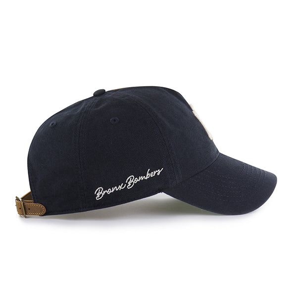 Pictured is this MLB Chain Side Stitch New York Yankees ’47 CLEAN UP Pinch Front cap in navy. 4