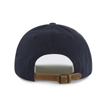 Pictured is this MLB Chain Side Stitch New York Yankees ’47 CLEAN UP Short Visor cap in navy. 2