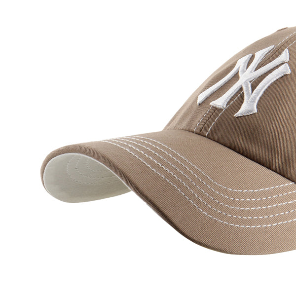 Pictured is this MLB New York Yankees Contrast Stitch '47 CLEAN UP cap in brown. 3