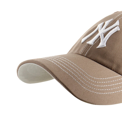 Pictured is this MLB New York Yankees Contrast Stitch '47 CLEAN UP cap in brown. 3