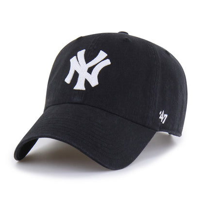 Pictured is this MLB New York Yankees Herbarium ’47 CLEAN UP cap in black. 1