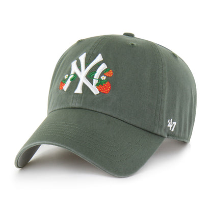Pictured is this MLB New York Yankees Icon '47 CLEAN UP cap in green. 1