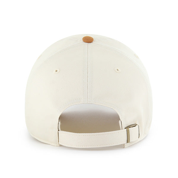 Pictured is this MLB Boston Red Sox Script Suede Visor '47 CLEAN UP cap in natural. 2