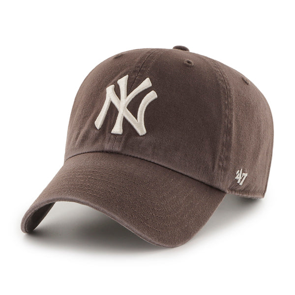 Pictured is this MLB New York Yankees Contrast ’47 CLEAN UP cap in brown. 1