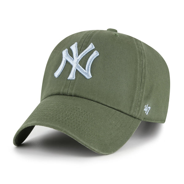 Pictured is this MLB New York Yankees Contrast ’47 CLEAN UP cap in kelly green. 1