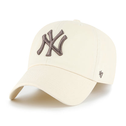 Pictured is this MLB New York Yankees Contrast ’47 CLEAN UP cap in natural. 1