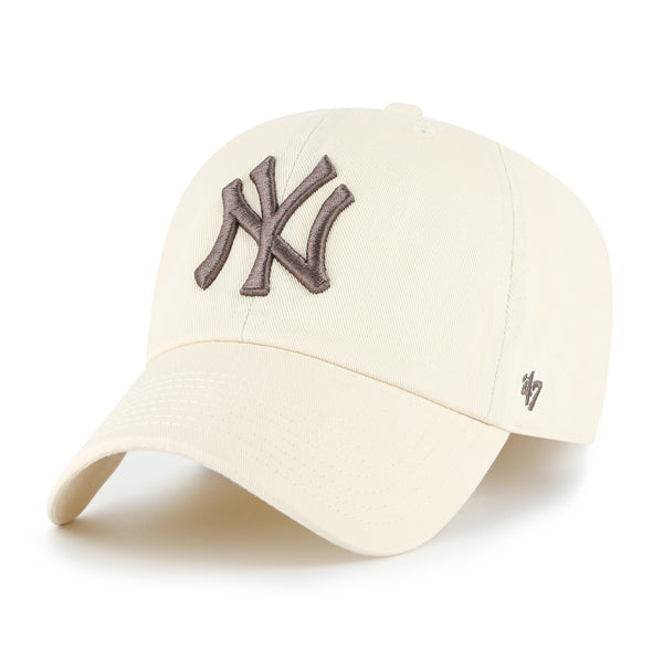 Pictured is this MLB New York Yankees Contrast ’47 CLEAN UP cap in natural. 1