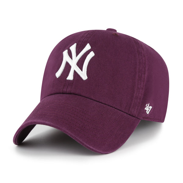 Pictured is this MLB New York Yankees ’47 CLEAN UP cap in dark red. 1