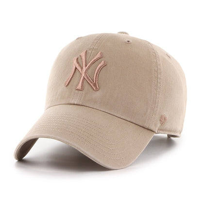 Pictured is this MLB New York Yankees '47 CLEAN UP cap in brown. 1
