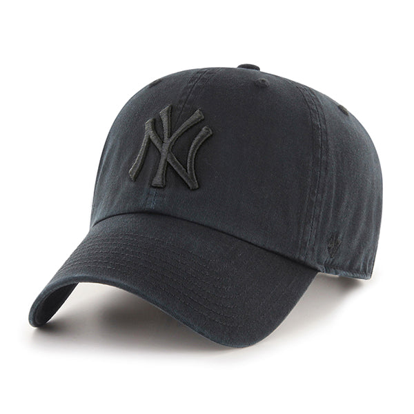 Pictured is this MLB New York Yankees Black On Black '47 CLEAN UP cap in black. 1
