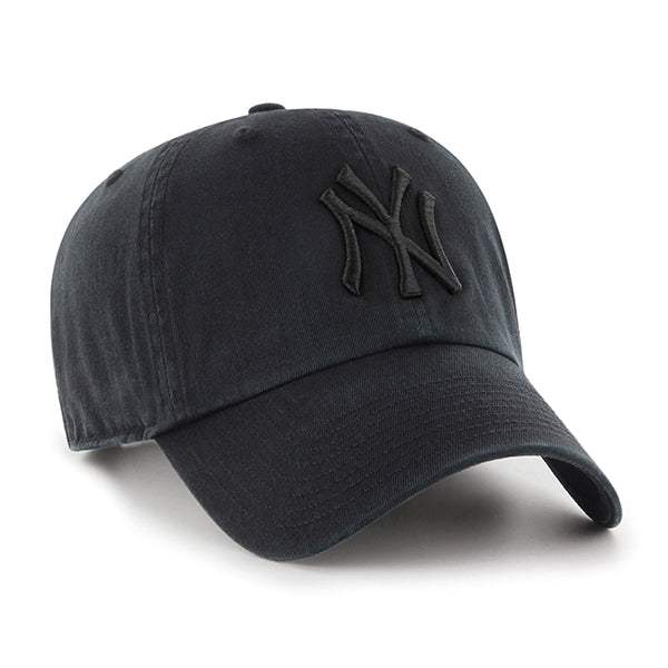 Pictured is this MLB New York Yankees Black On Black ’47 CLEAN UP cap in black. 3