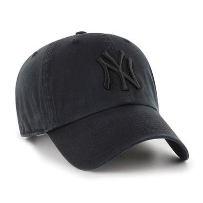 Pictured is this MLB New York Yankees Black On Black ’47 CLEAN UP cap in black. 3