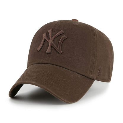 Pictured is this MLB New York Yankees '47 CLEAN UP cap in Dark grey. 1
