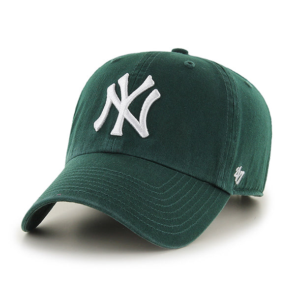 Pictured is this MLB New York Yankees '47 CLEAN UP cap in dark green. 1