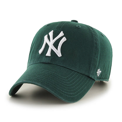 Pictured is this MLB New York Yankees '47 CLEAN UP cap in dark green. 1