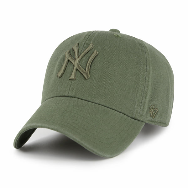 Pictured is this MLB New York Yankees '47 CLEAN UP cap in moss green. 1
