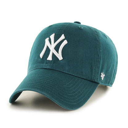 Pictured is this MLB New York Yankees '47 CLEAN UP cap in pacific green. 1