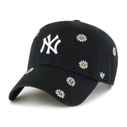 Pictured is this MLB New York Yankees Scatter '47 CLEAN UP cap in black. 1