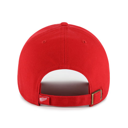 Pictured is this NHL Detroit Red Wings ’47 CLEAN UP cap in dark red. 3