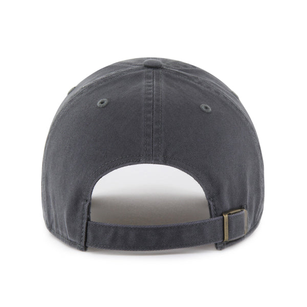 Pictured is this Dog Icon Dobermann Base Runner '47 CLEAN UP cap in dark grey. 2